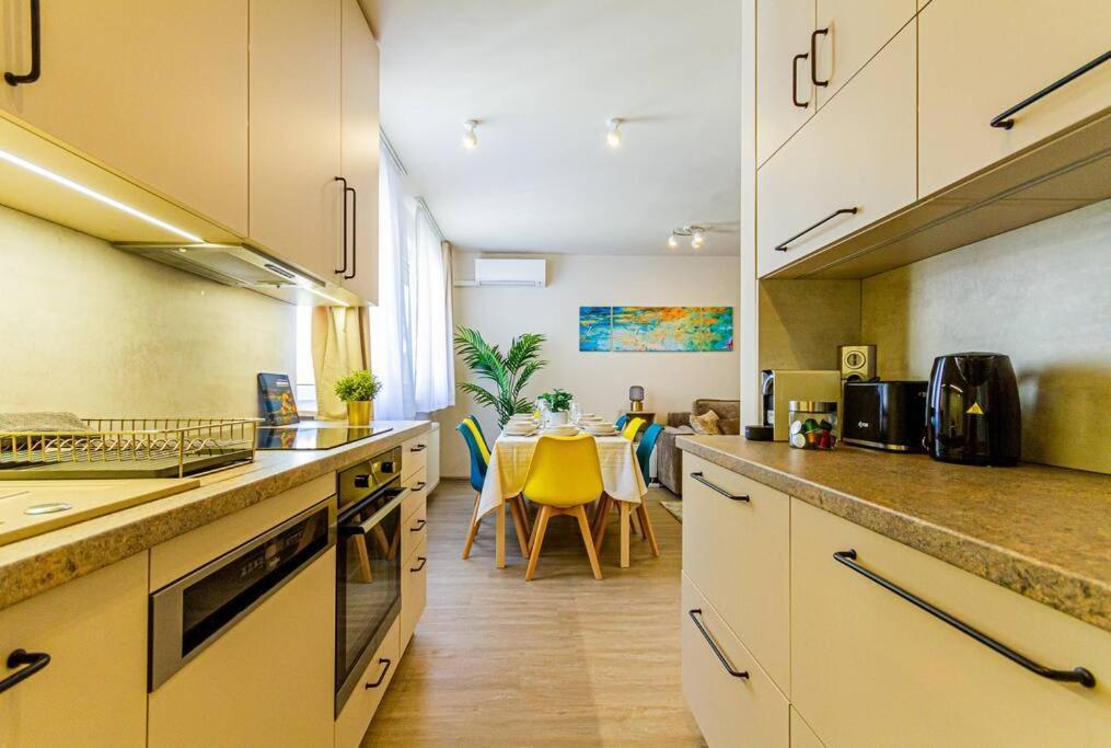 Roomy Apartment 80Sqm At City Center Free Parking Space, Ac & Balcony Будапешт Екстер'єр фото